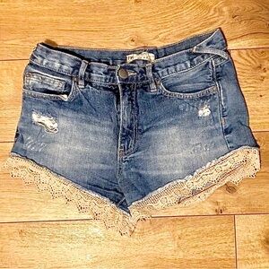 FREE PEOPLE 26W denim jean shorts with lace on bottom